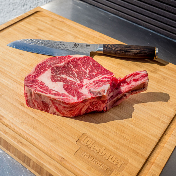 Kalbin Prime Rib Steak "dry aged" aus Österreich. Rib Eye Steak mit Knochen. Prime Rib STeak kaufen. Primerib Steaks aus Österreich. Stark marmoriertes Steak. Österreichisches Steak
