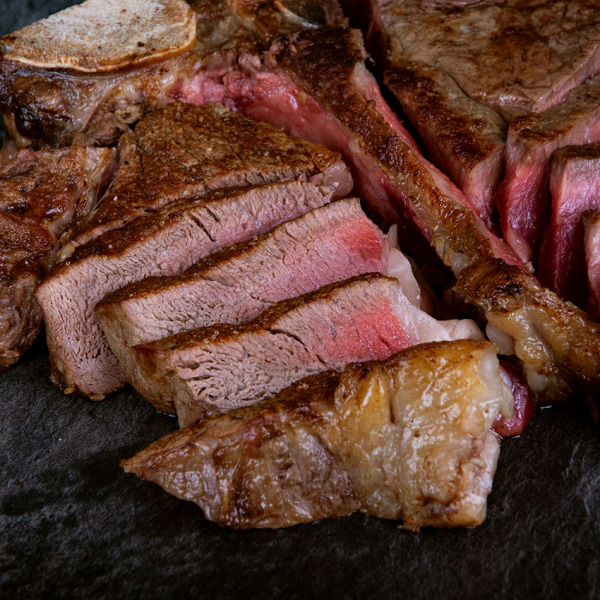 T Bone Steak online kaufen. Tbonesteak, T Bone STeak kaufen, T Bone Steak bestellen. T-Bone Steak, Rindersteak, Steak mit T-förmigen Knochen, Fiorentina Steaks