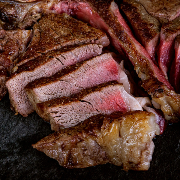 T Bone Steak online kaufen. Tbonesteak, T Bone STeak kaufen, T Bone Steak bestellen. T-Bone Steak, Rindersteak, Steak mit T-förmigen Knochen, Fiorentina Steaks