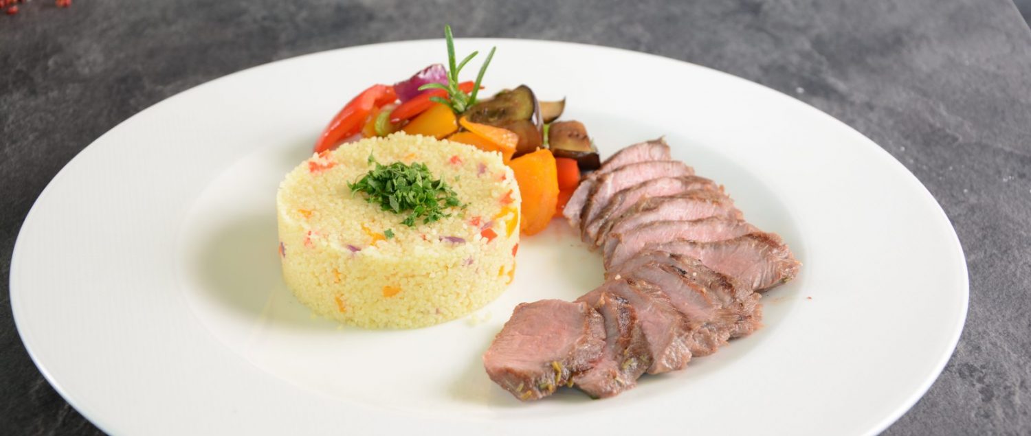 Rezept: Lammrücken mit mediterranem Gemüse &amp; Couscous, Wiesbauer
