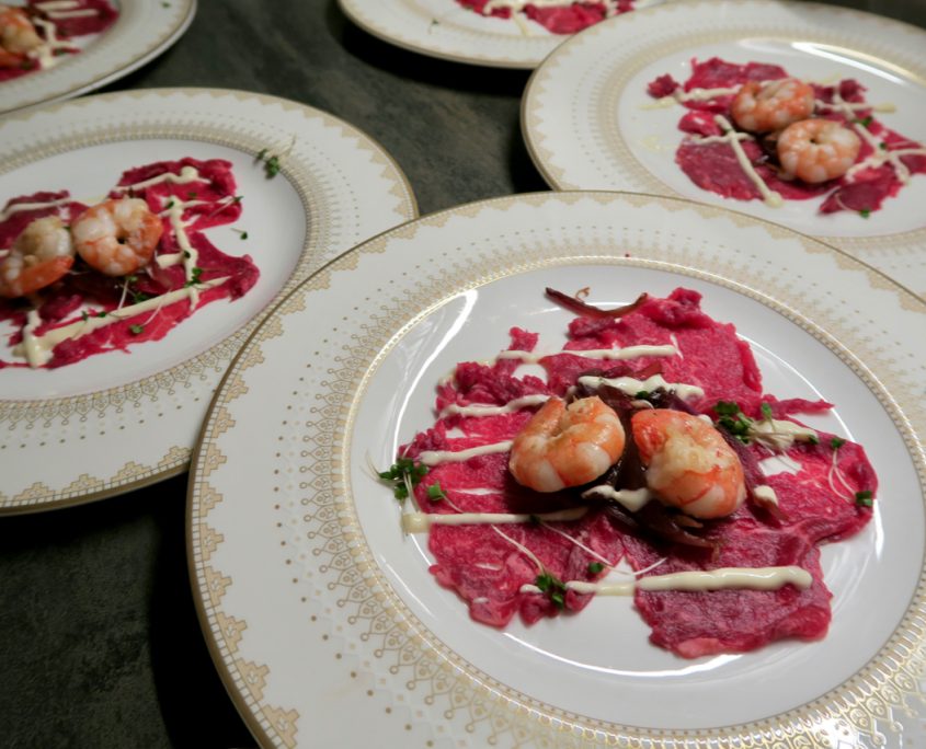 Beef Carpaccio mit roten Zwiebeln & Trüffelmayonnaise