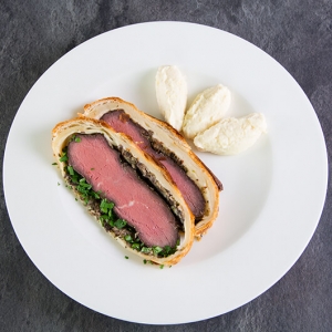 Rinder Beiried Beef Wellington fertig zubereitet