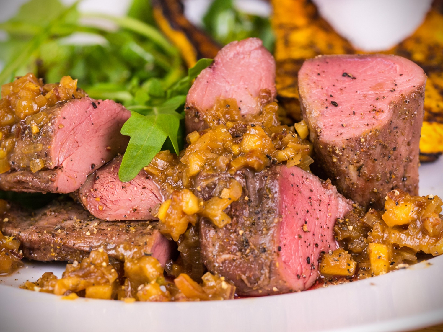 Olvahhs Wildschweinfilet aus dem Pekannussrauch – Wiesbauer Gourmet