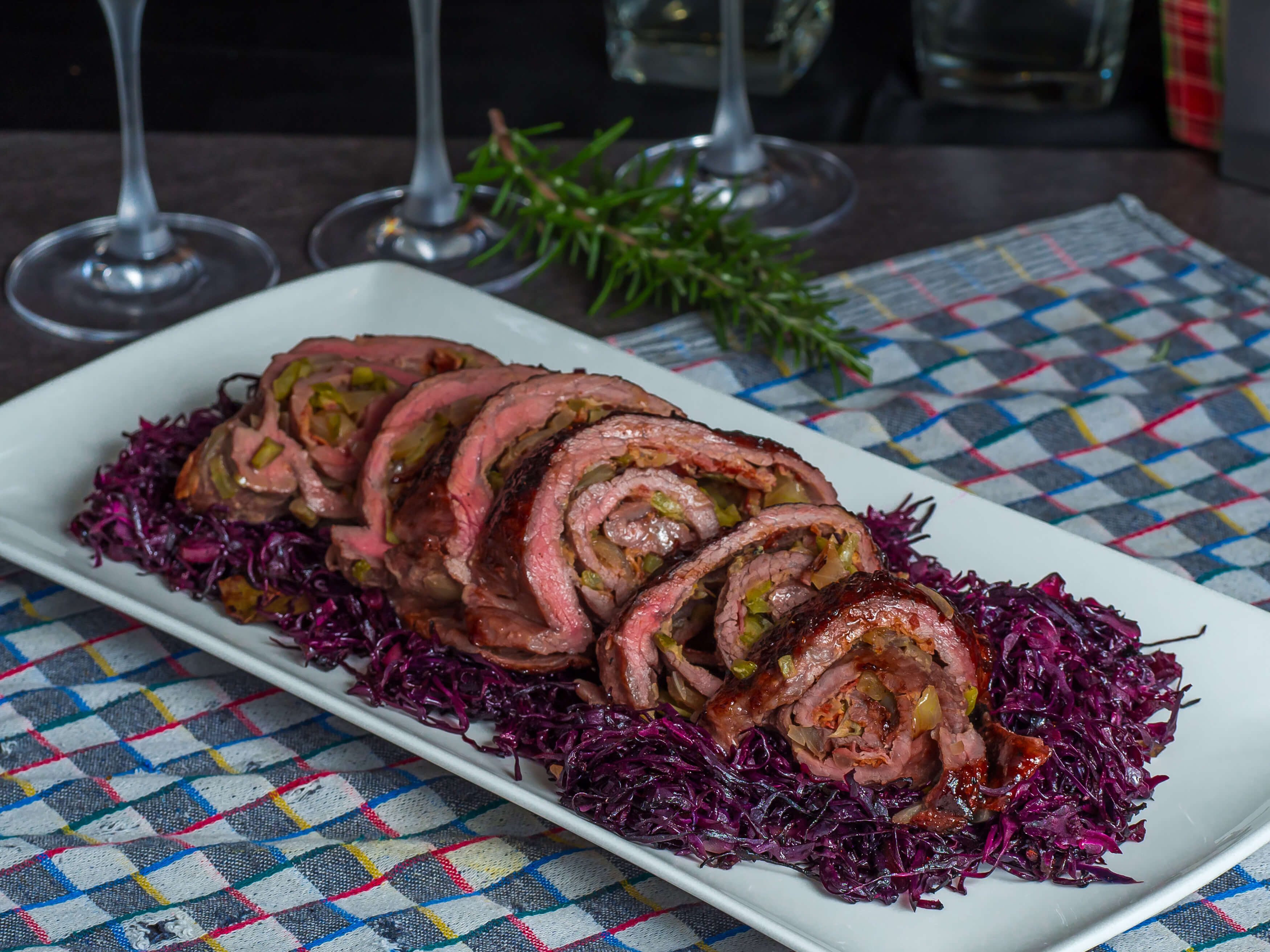 Olvahh´s Flanksteak-Roulade „Hausfrauenart“ mit Apfel-Rotkohl