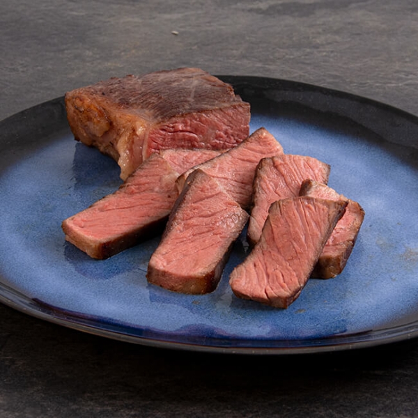 Easy Steak Beiried 300 g = 1 Steak ➤ gelingsischeres, Sous-vide Beiried Steak. Regionales Fleisch, in wenigen Minuten zubereitet. Beiried Steak kaufen.