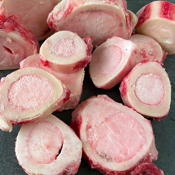 Rinder Markknochen aus Österreich 2 kg ➤ Rinder Markknochen kaufen. Rinder-Markknochen für herrliche Suppen und reduzierte Fonds bei Wiesbauer-Gourmet