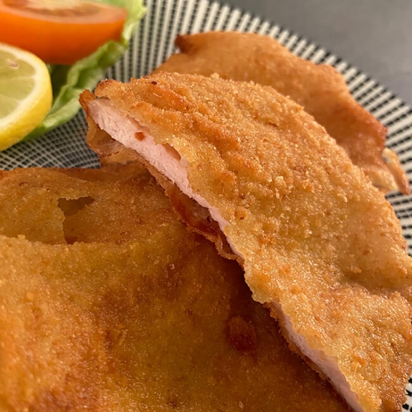 Schweine Schnitzel paniert kaufen. Fertig panierte Schweine Schnitzel online kaufen