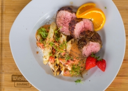 Olvahh´s Kalbsfilet mit gegrilltem weißen Spargel und Erdbeer-Orangen-Vinaigrette