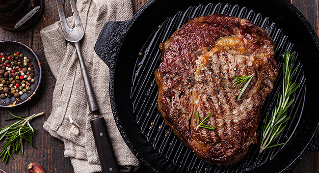 Steak zubereiten ➤ Steak grillen / Steak in der Pfanne ✓ die besten Steaks zum Grillen oder in der Pfanner braten, online bestellen, in 24 Stunden geliefert
