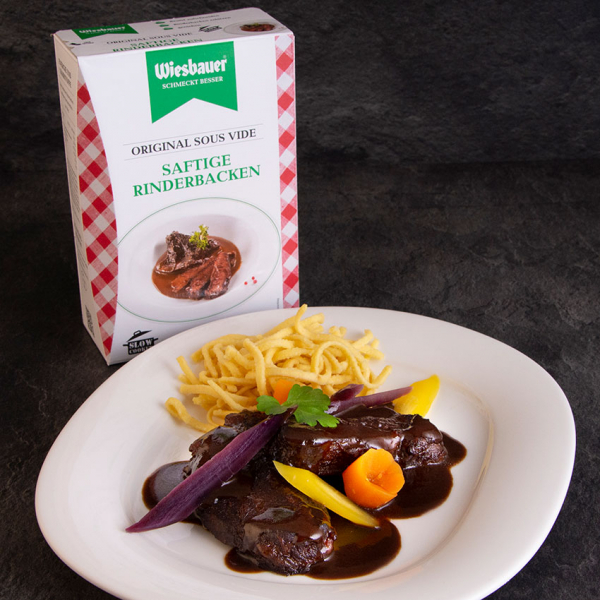 Rinderbacken Sous Vide von Wiesbauer, vorgegart & gelingsicher online kaufen. Saftige Rinderbacken online bestellen. Sous Vide Rinderbacken in wenigen Minuten servierfertig.