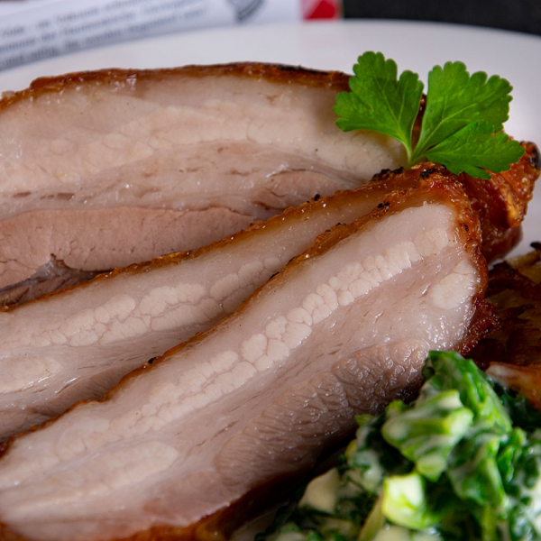 Schweinebauch Sous Vide von Wiesbauer. Knusperbraten, vorgegarter Schweinebauch Sous Vide Wiesbauer. Gelingsicher in nur wenigen minuten servierfertig!