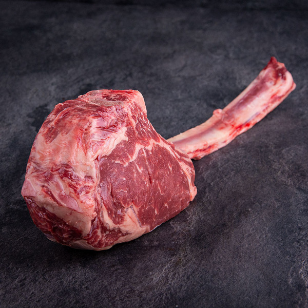 Rinder Tomahawk Steak Irland online bestellen - Das Rinder Rib Eye Steak mit großem Knochen ist saftig und aromatisch. ✓ 24h Lieferung 24 h