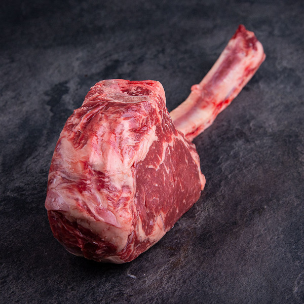 Rinder Tomahawk Steak Irland online bestellen - Das Rinder Rib Eye Steak mit großem Knochen ist saftig und aromatisch. ✓ 24h Lieferung 24 h