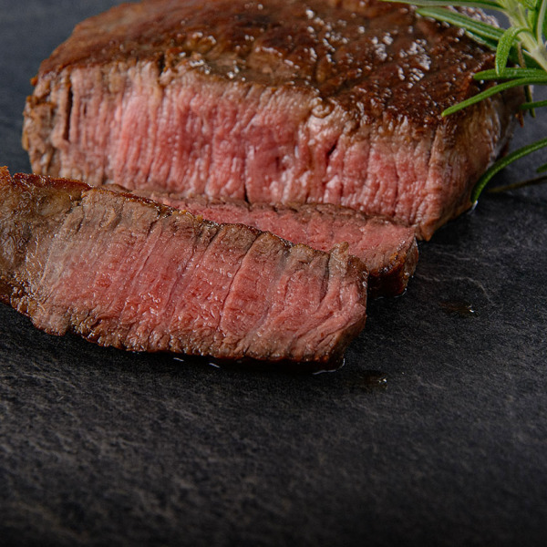 Kalbin Filet Steak aus Österreich 200 g kaufen ➤ Kalbin Filet bestellen. Das Kalbinnen-Steak - 1 Steak ohne Knochen, sehr saftig online bestellen