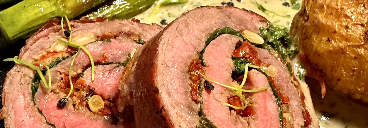 Daniels gefülltes Flanksteak mit Spargel und Erdäpfeln