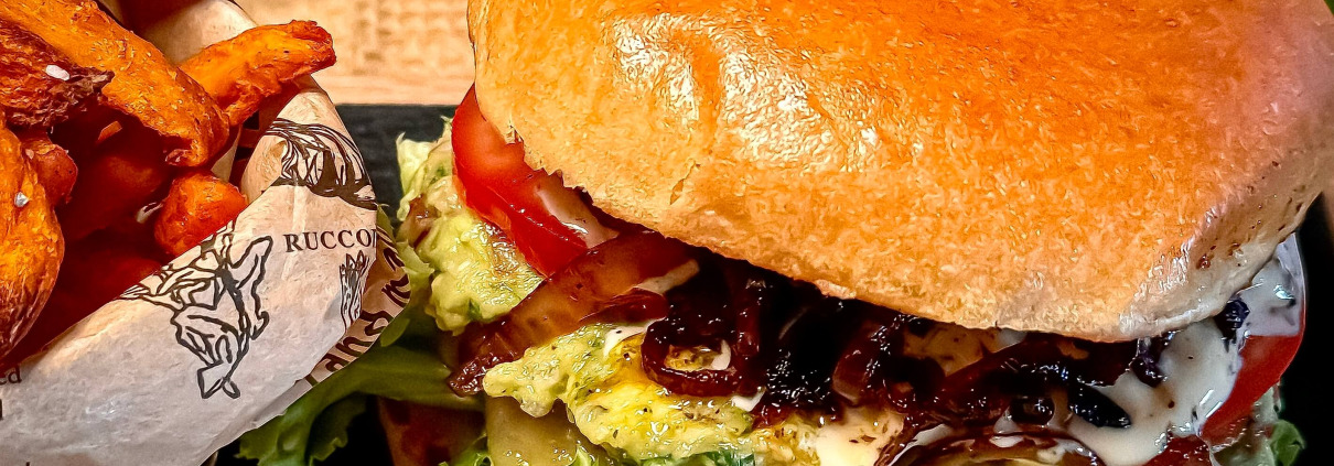 Daniels California Bagelburger mit Süßkartoffel Pommes und Guacamole