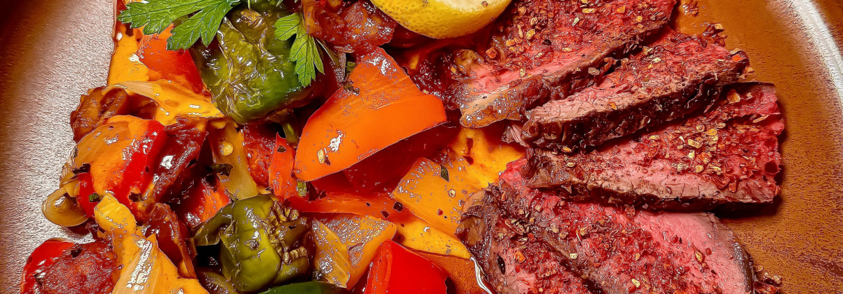 Daniels Txogitxu Beiried mit Chorizo-Sauce und Gemüse