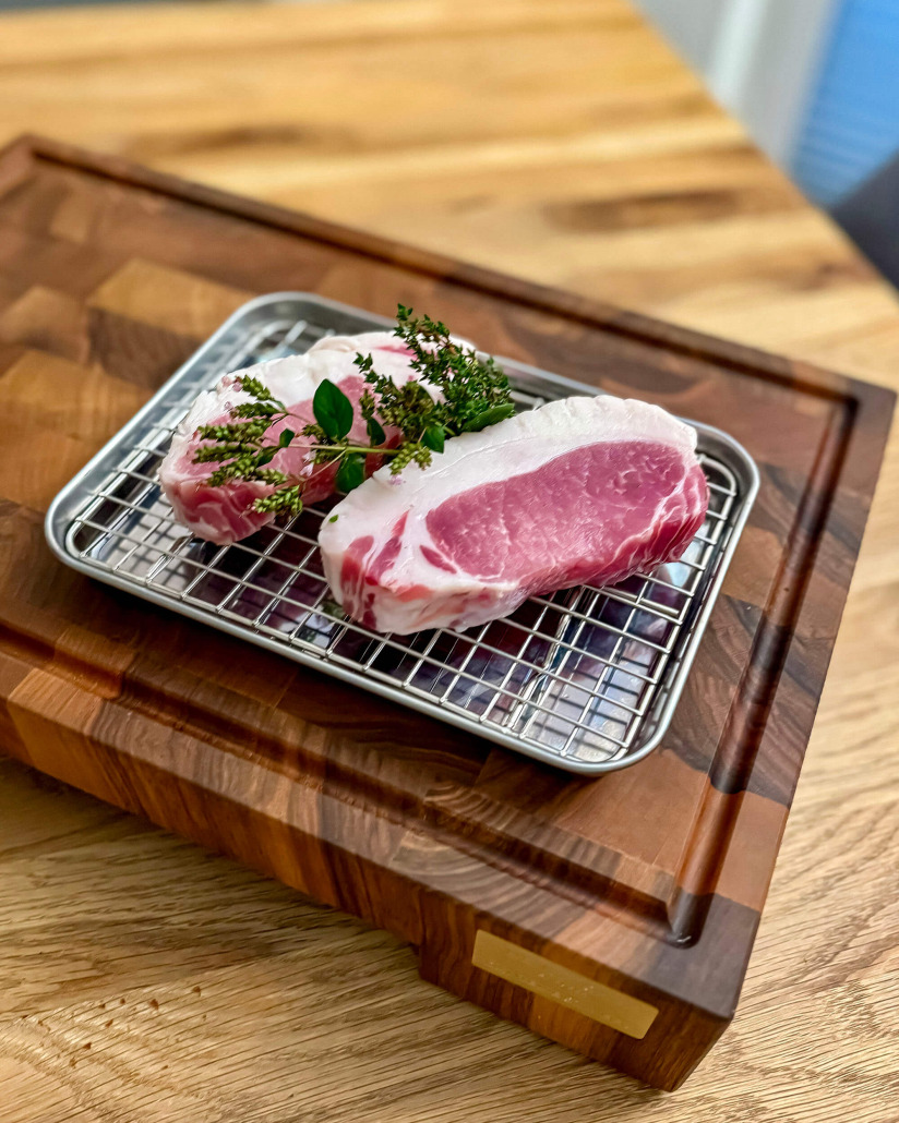 Daniels Mangalica Rücken mit Letscho und Bratkartoffeln