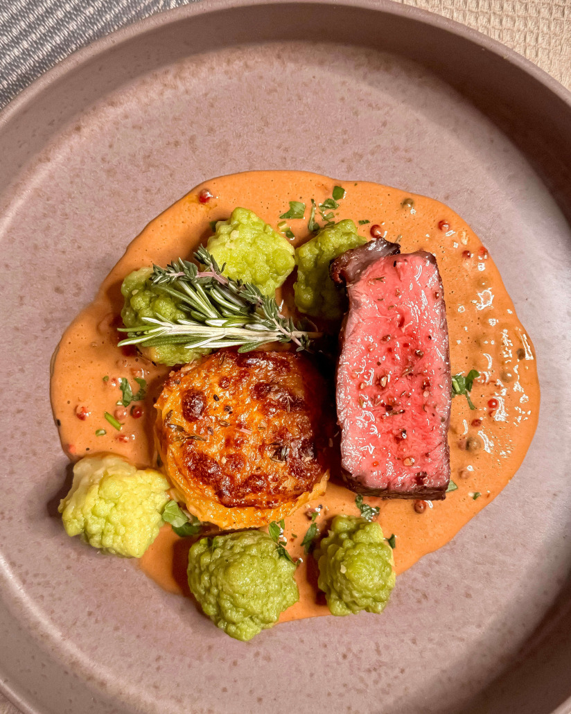 Daniels Rumpsteak mit Pfeffersauce, Kartoffelgratin und Romanesco
