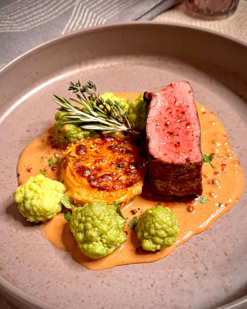 Daniels Rumpsteak mit Pfeffersauce, Kartoffelgratin und Romanesco